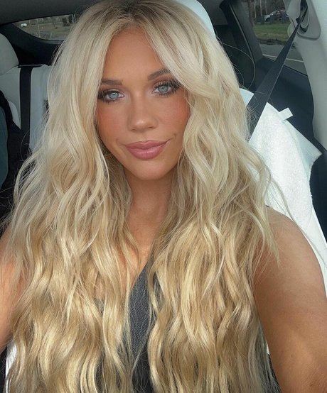 Megan Moroney model sexy img