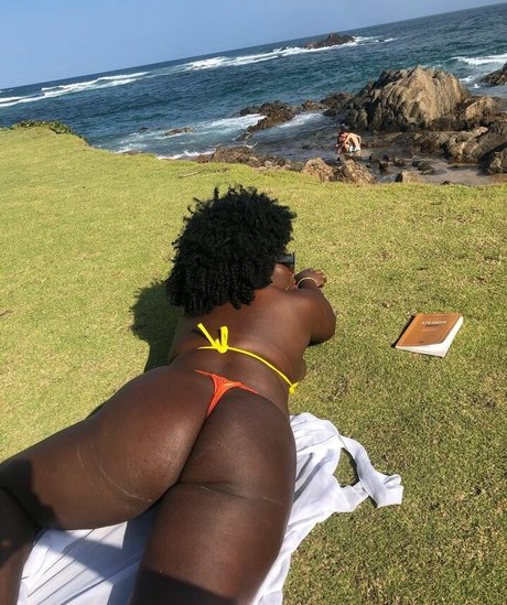 Carla Akotirene free model galleries