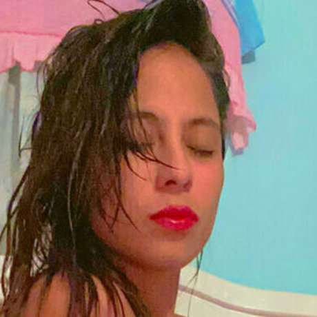 penelopear high quality model images