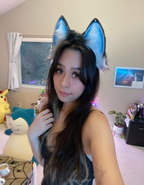 monnietings naked model images