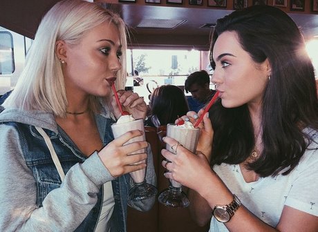 Alexi Blue model top img