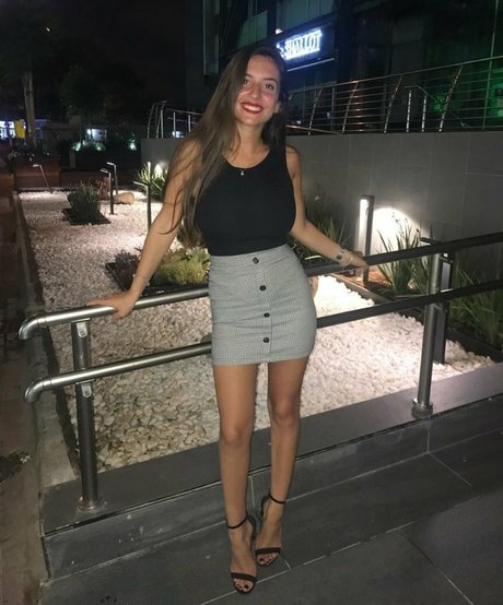 Sapir Hazansky nice model pic