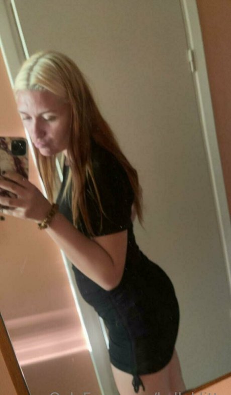 kellyklitta erotic model pics