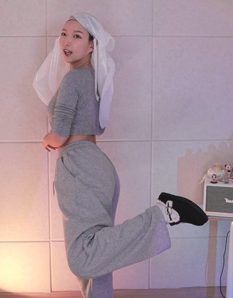 leelate adult model archive