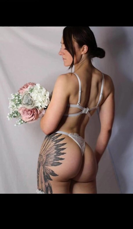 Lana Campbell star erotic pics