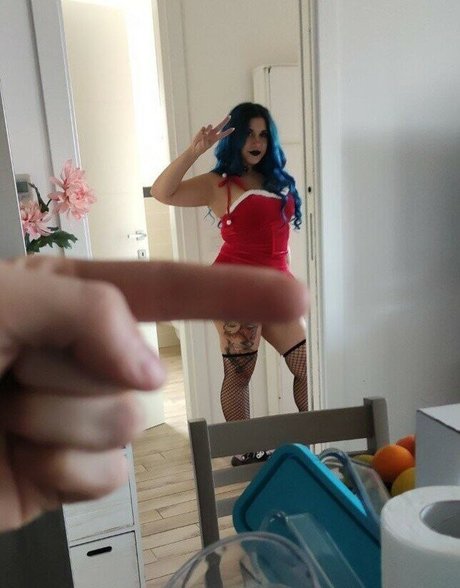 krisfits model naked images