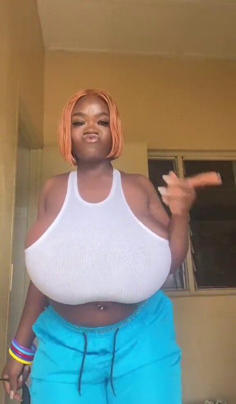 Chanel La Croix nudes star photos