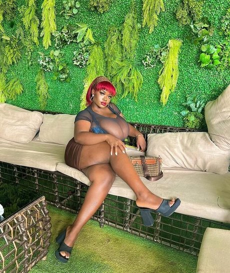 Chanel La Croix star sex images