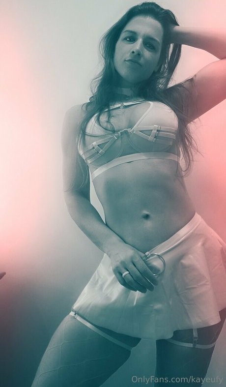 Kayeufy free model photos