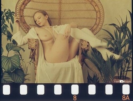 Annie Kinshova sexy star img