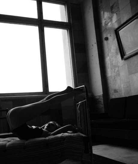 Annie Kinshova adult model photos