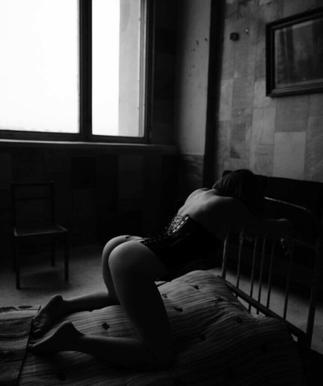 Annie Kinshova sexy actress pic