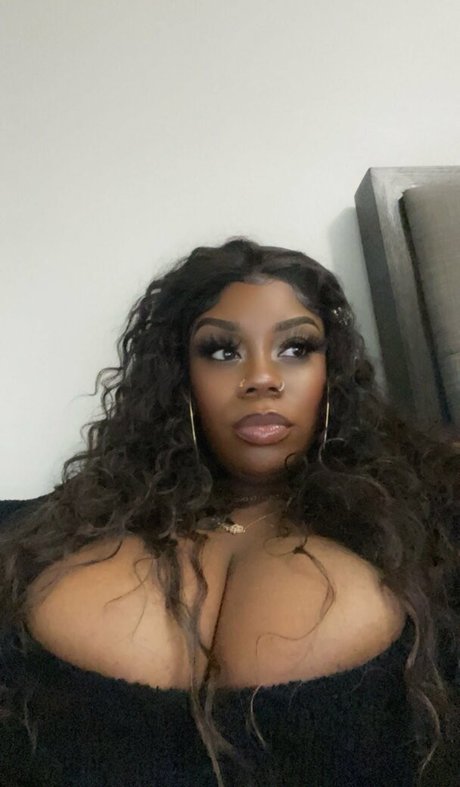 ILookLikeBaae model naked image