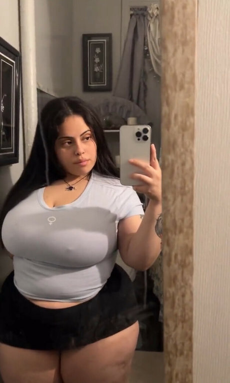 Naniinyc 18 erotic model photo