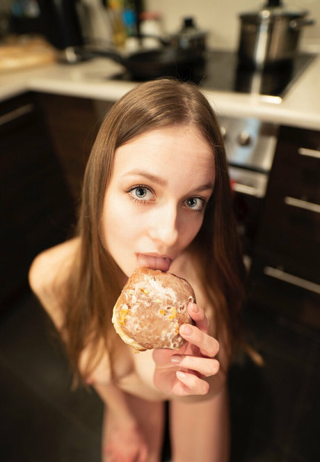 Lisadere pretty pornstar image