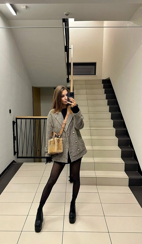 aliss foxy high quality model picture