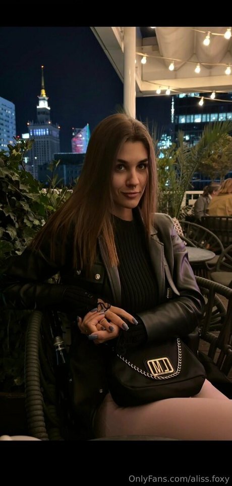 aliss foxy model nude pics