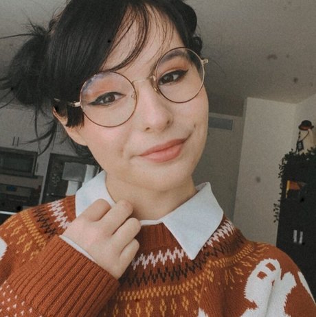 Chelsea Cook nice model photo