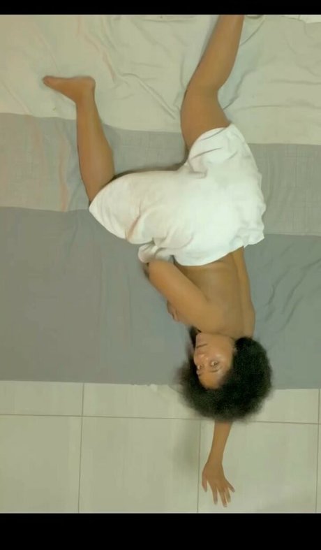 Bella Batista pretty star image