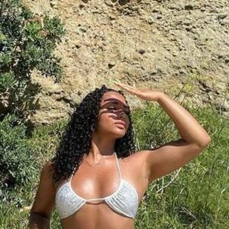 Scarlet May star nude images