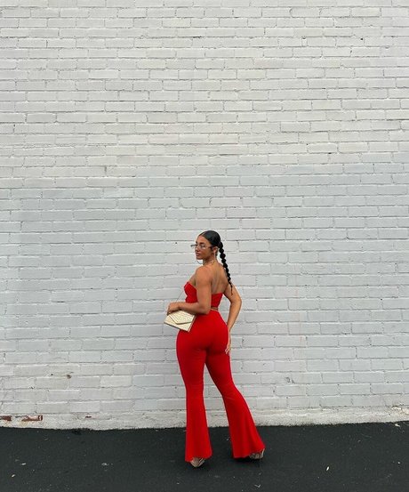 Scarlet May model hot pictures