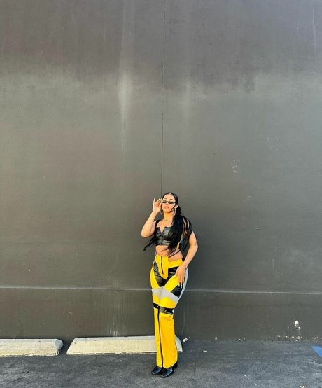 Scarlet May pretty model images