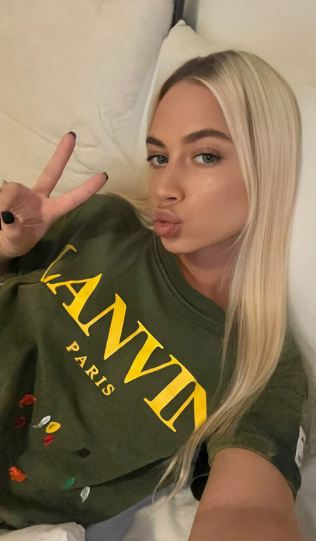 lolaa fansvip erotic pornstar images