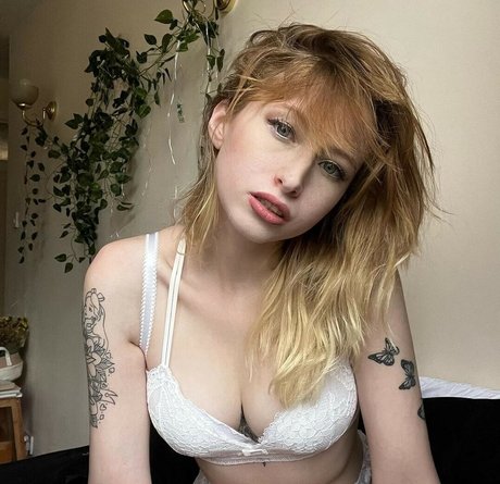 Konstigo model beautiful pic