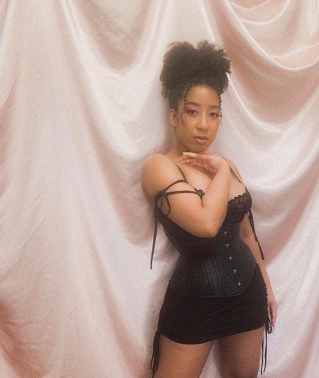 Rappers Daughters erotic pornstar photo