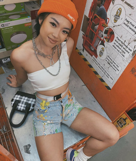 Twaydabae naked pornstar img