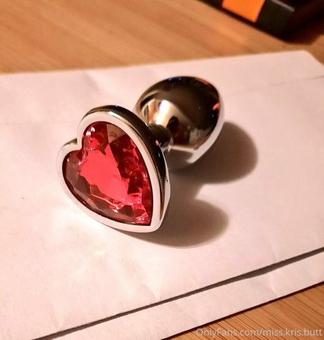 miss kris butt best actress pic