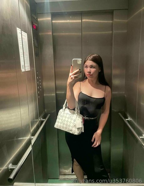 littlewaiifu model beautiful pic