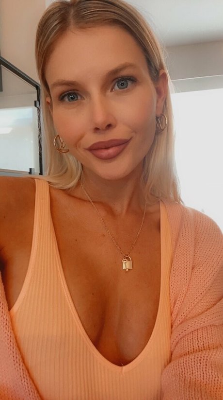 ashleybelle pornstar nude images