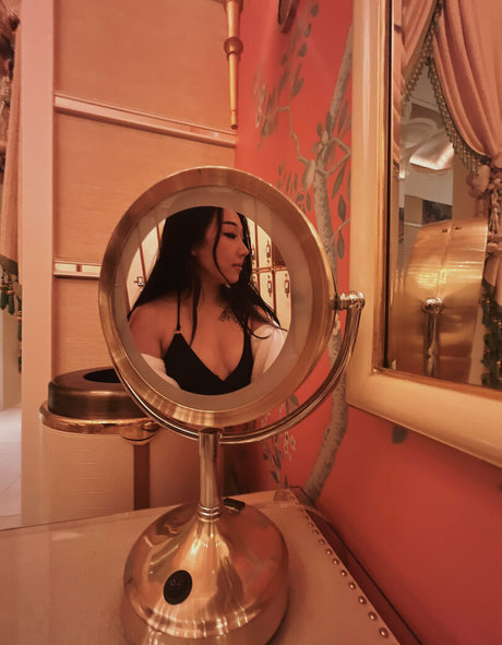 leesherfree model erotic pic