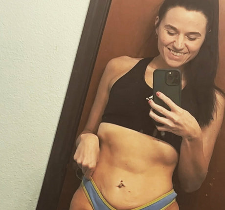 brooklynnbatesfree model nude photo