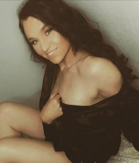 brooklynnbatesfree naked model images