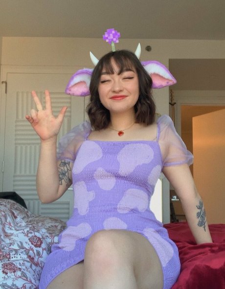 Mxmtoon top star galleries