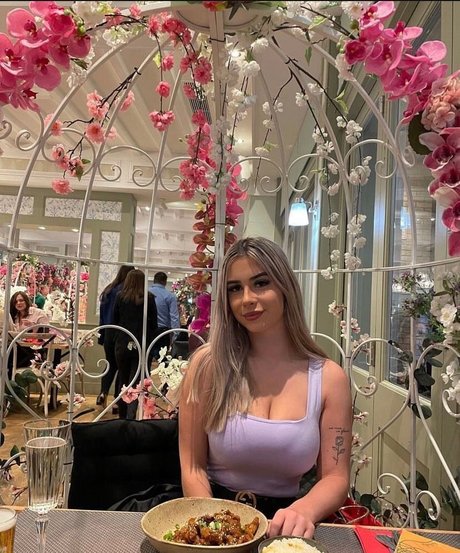 thick latina milf onlyfans erotic pictures