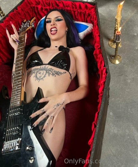 blonde babe onlyfans beautiful img