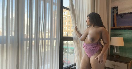 karminyates sexy pornstar image