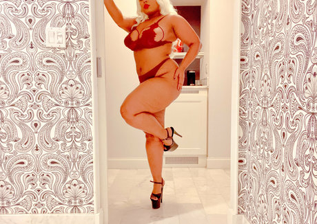 karminyates pornstar sexy gallery