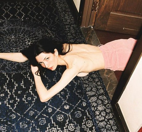 thewomanfromanotherplace model pretty photo