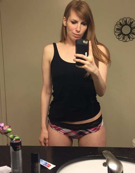 TravelDanielle model beautiful img