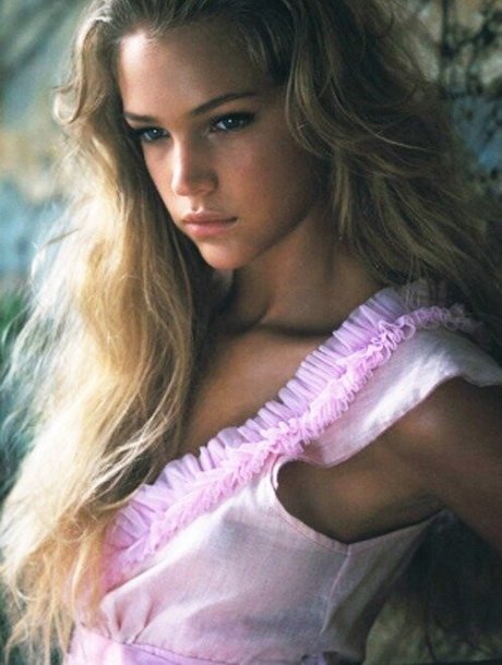 Esti Ginzburg nude pornstar picture