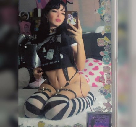 Lexi Benz pretty star image