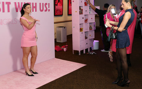 Alexis Oakley model best pictures