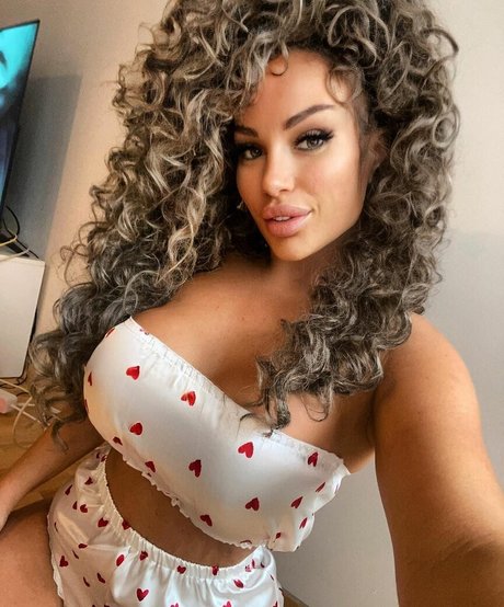Curly quennn pornstar top picture