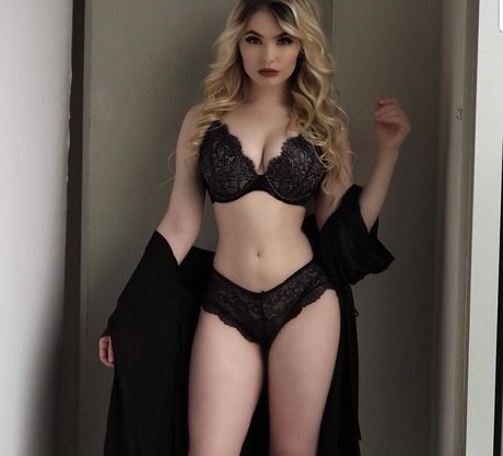 Savannah Lisa model top photo