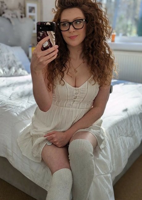 EmmaGraceGuitar hot star images