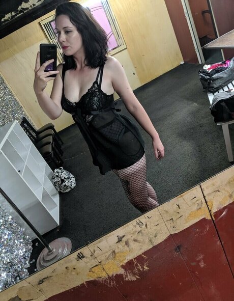 peachbellini pornstar hot pic